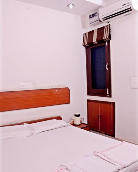 Thind Hotel Hisar Room photo