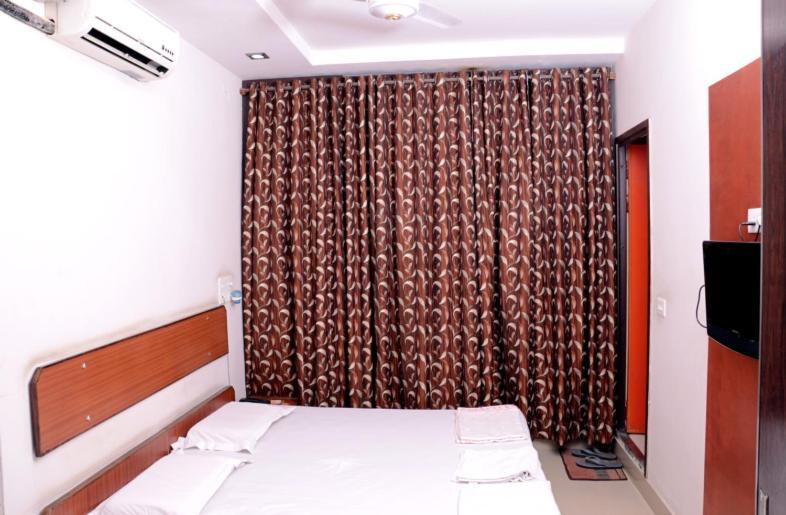 Thind Hotel Hisar Room photo