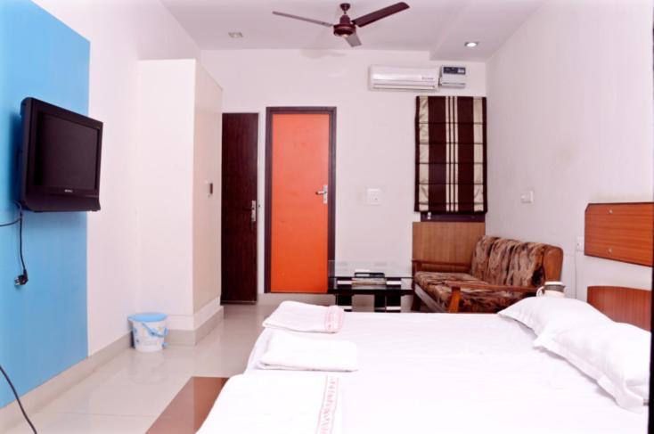 Thind Hotel Hisar Room photo