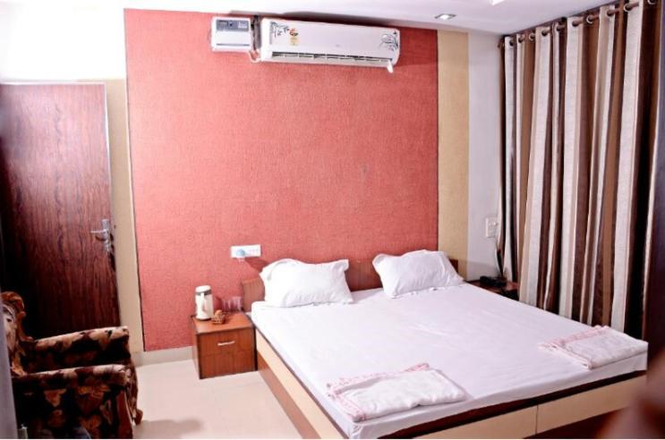 Thind Hotel Hisar Room photo